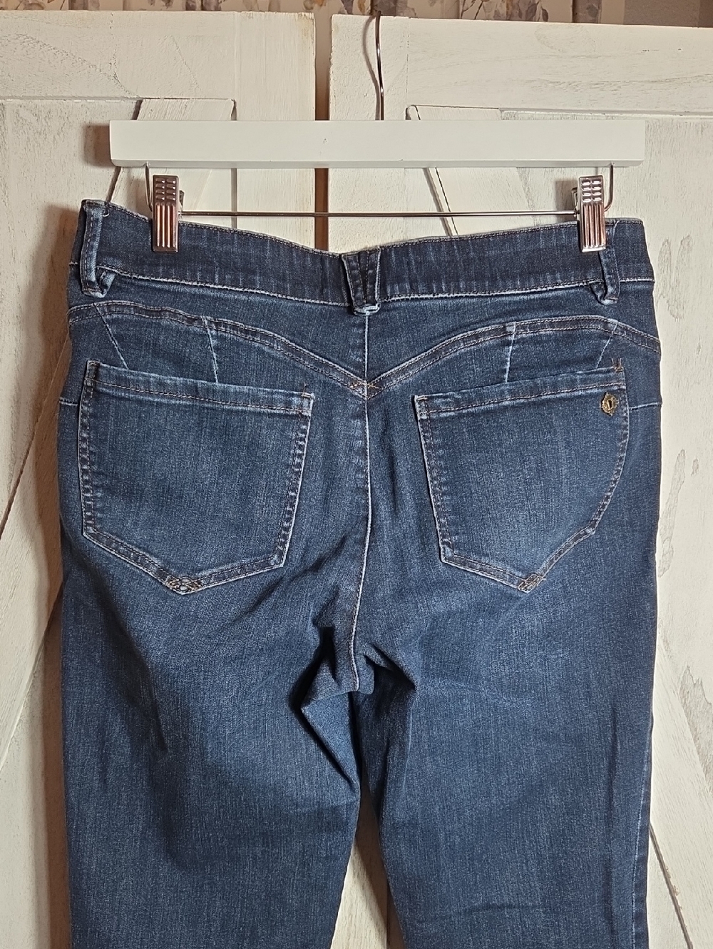 Democracy "Ab"solution Straight Leg Jeans Size 8 - Picture 6 of 10